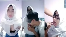 Jeslyn Cantik Jilbab SM4 Mulus Diewe Pacar LIVE Video by PornOne
