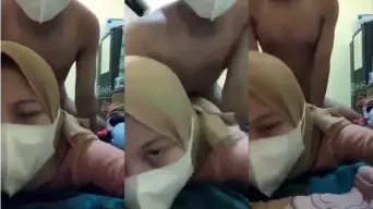 Cewe Jilbab Lagi Tiduran Kena Doggy Video by BokepHUB Cewe Jilbab Lagi Tiduran Kena Doggy Video by BokepHUB