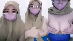 Ukhti Hijab Kacamata Pamer Toket Gede Video by Kompoz