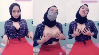Hijab Kak Kiki Liveshow Remas Toketnya Video by SangeLink Hijab Kak Kiki Liveshow Remas Toketnya Video by SangeLink
