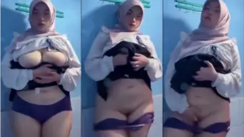 Bu Guru Salsa Omek di Toilet Viral Video by PlayBokep Bu Guru Salsa Omek di Toilet Viral Video by PlayBokep