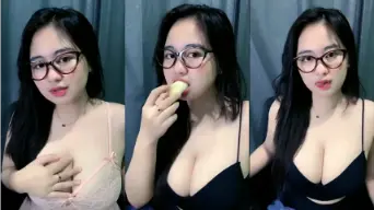 Imeyldaa Host Cantik Toge Bikin Penasaran Video by TubeV Imeyldaa Host Cantik Toge Bikin Penasaran Video by TubeV