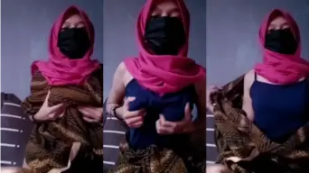 Riska Pake Kain Batik Remas TT Video by Kompoz Riska Pake Kain Batik Remas TT Video by Kompoz