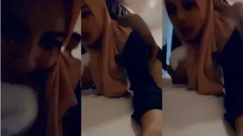 Cewek Hijab Ngewe Doggy di Hotel Video by xVideos